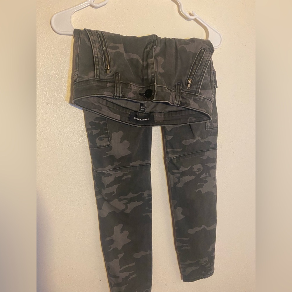Camo skinny jeans